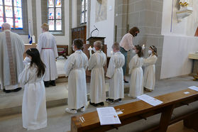 Feier der 1. Heiligen Kommunion in Sankt Crescentius (Foto: Karl-Franz Thiede)